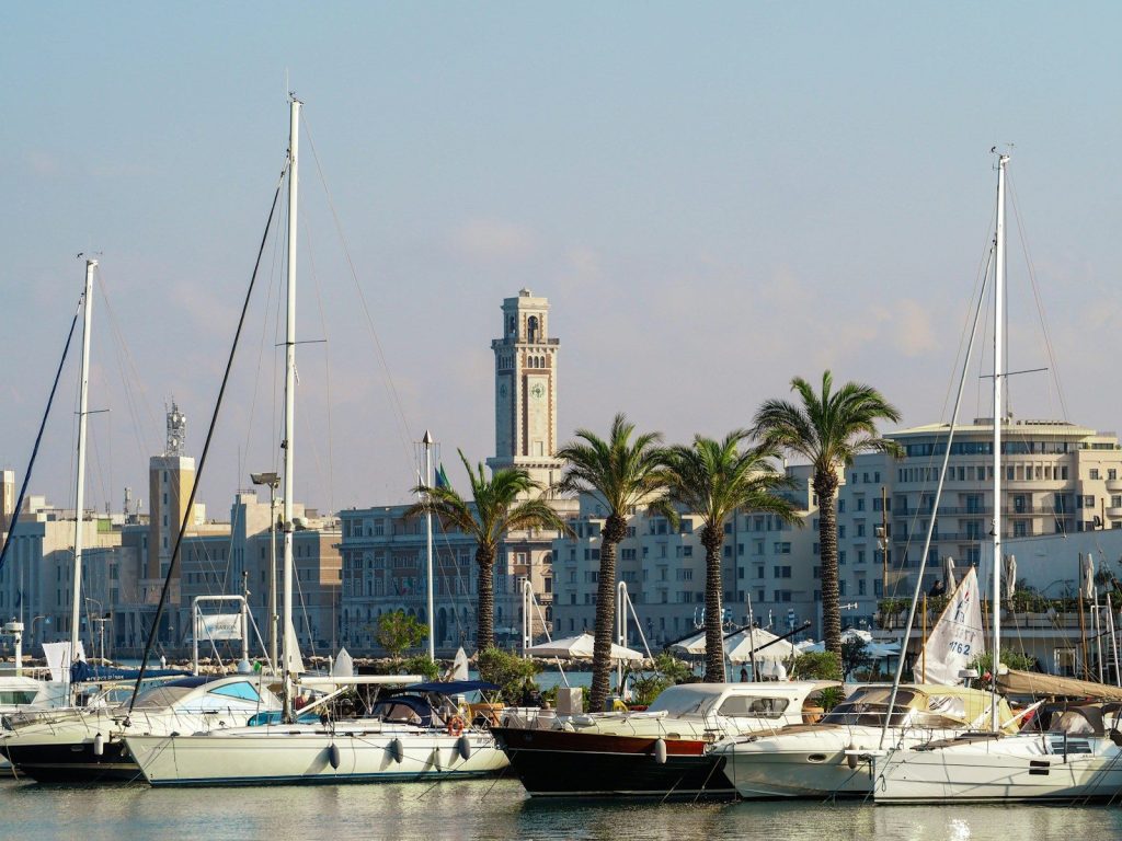 Partenza dal porto di Bari